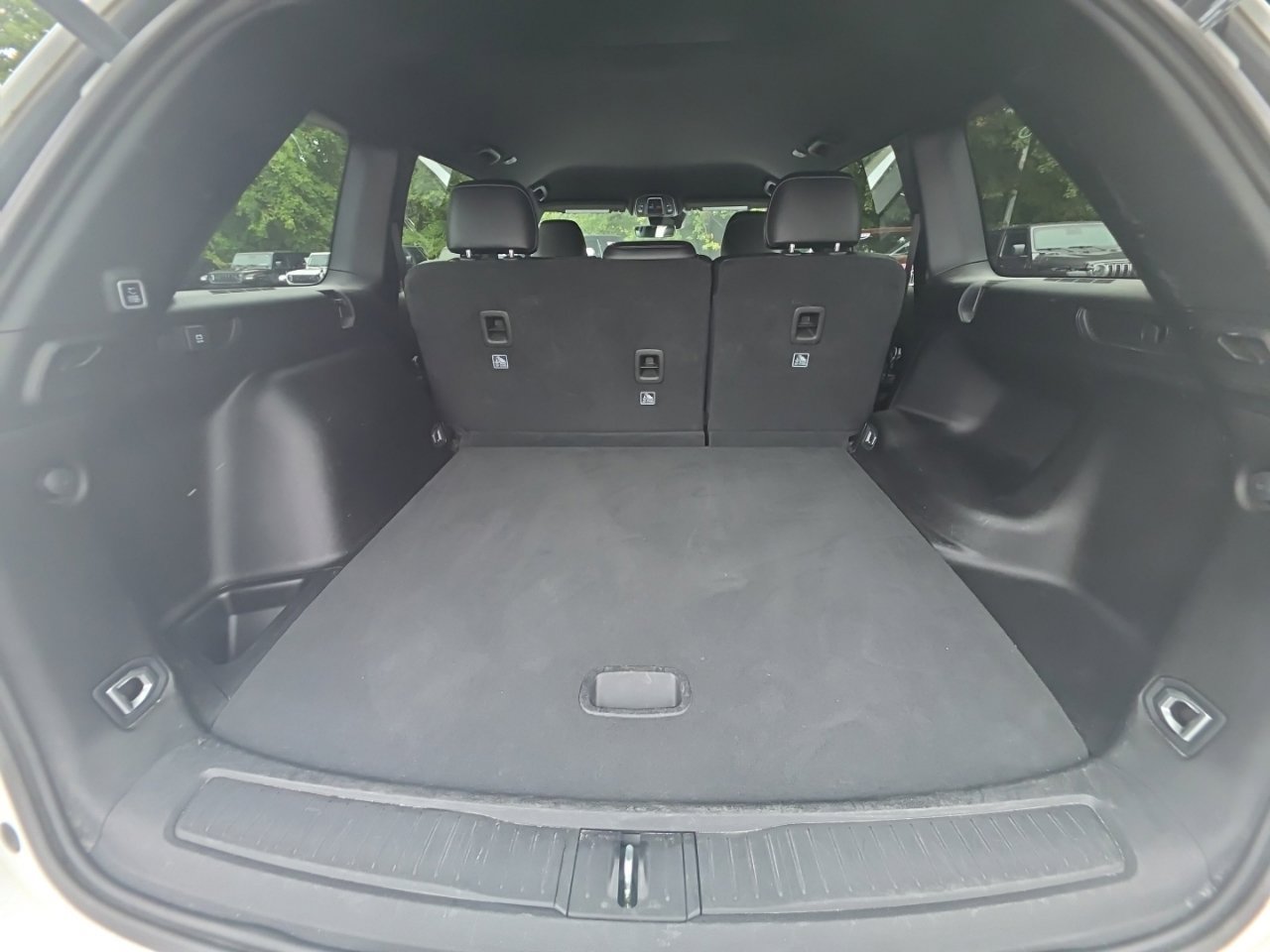 Used 2025 Jeep Grand Cherokee Altitude AWD/4WD image 16