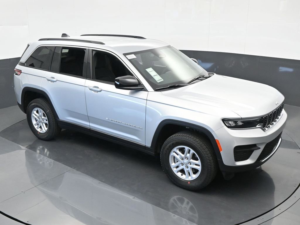 Used 2024 Jeep Grand Cherokee Laredo w/ Trailer Tow Package image 36