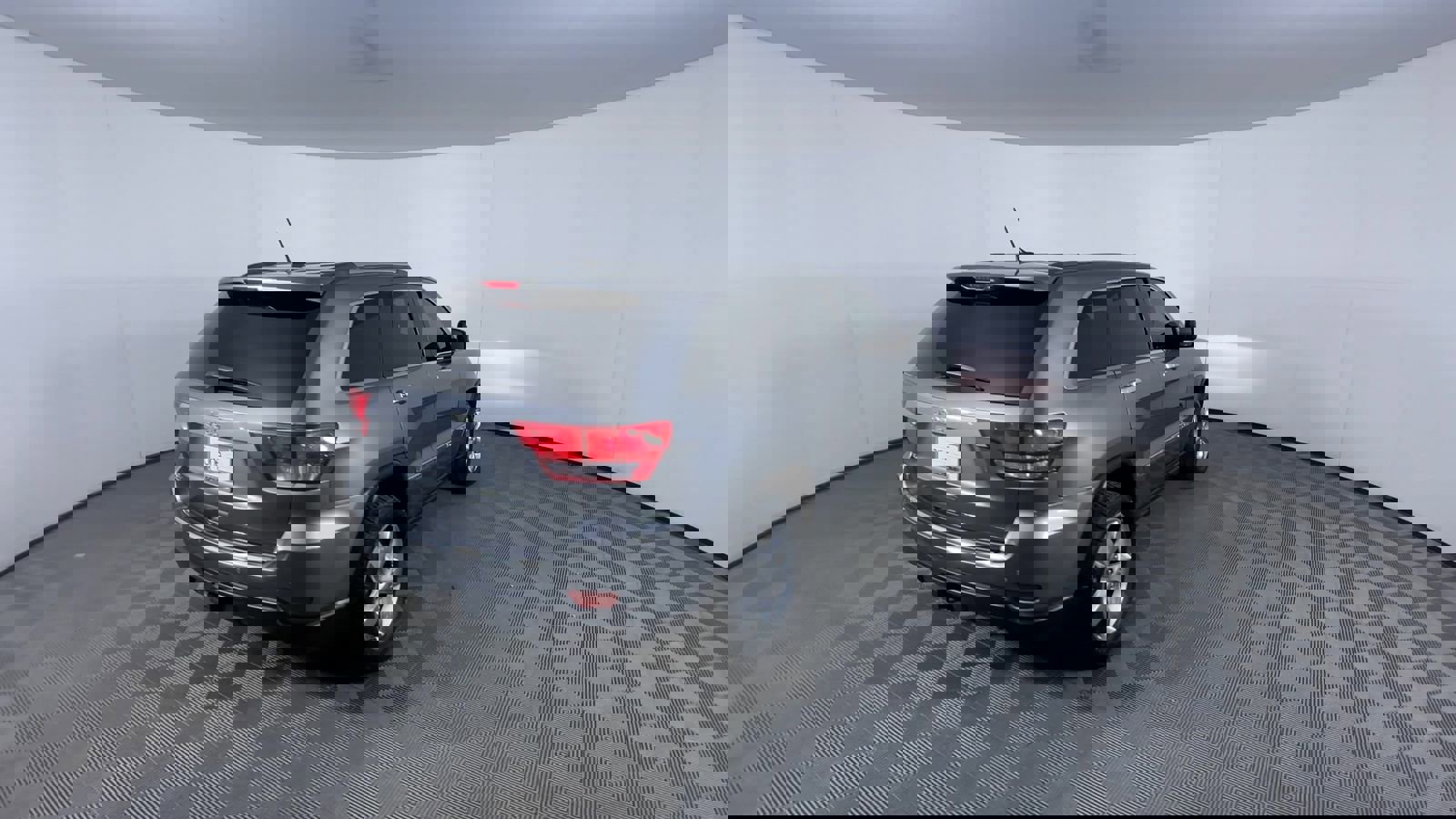 Used 2012 Jeep Grand Cherokee Overland AWD/4WD image 8