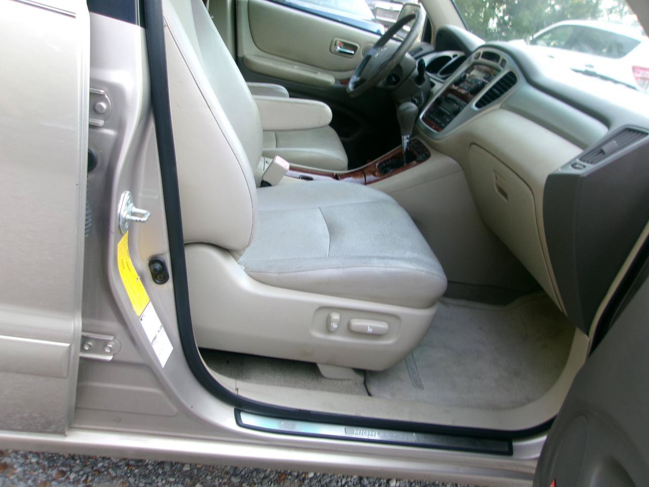 Used 2004 Toyota Highlander 4WD V6 image 4