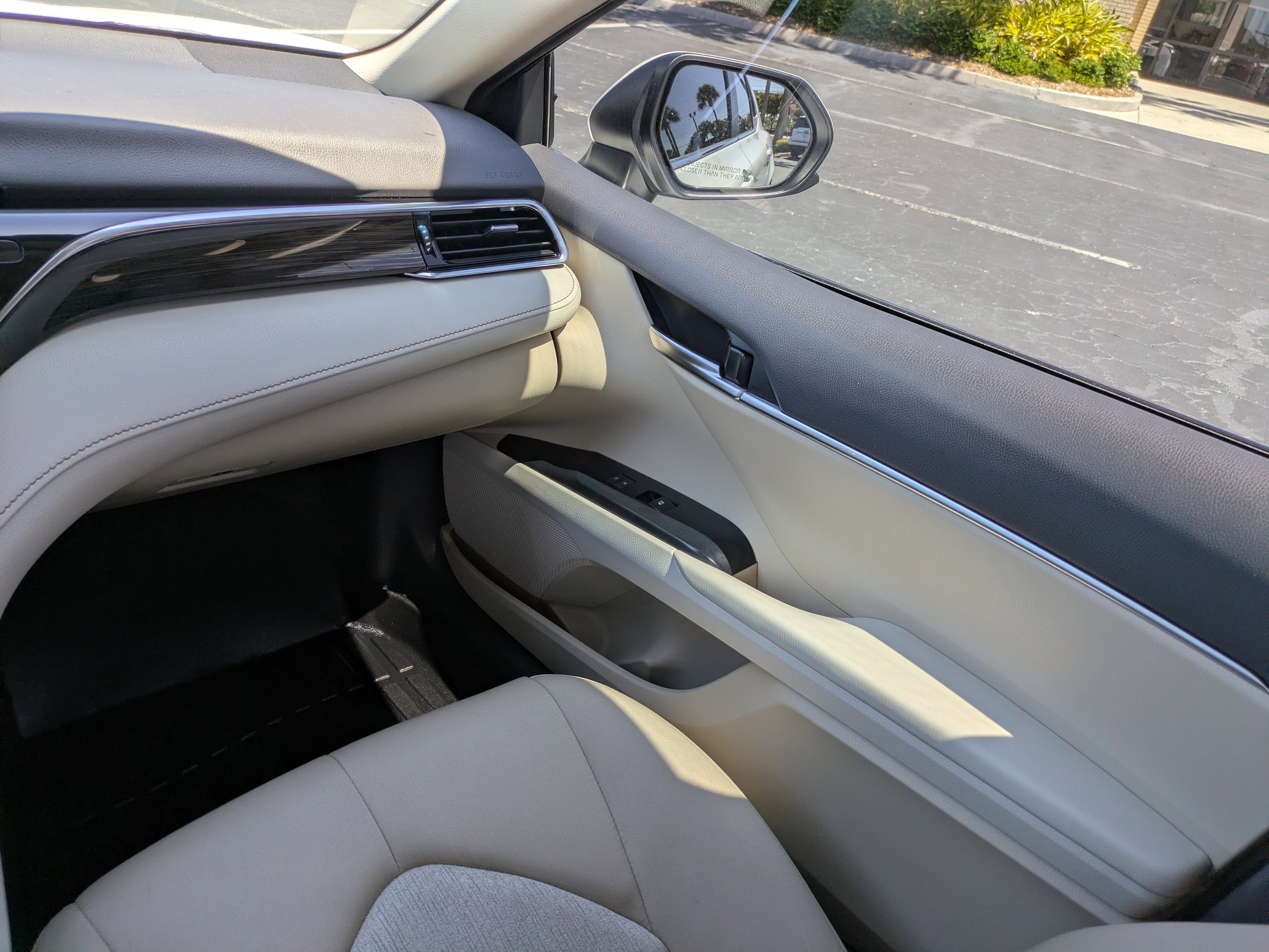 Used 2018 Toyota Camry LE FWD image 13
