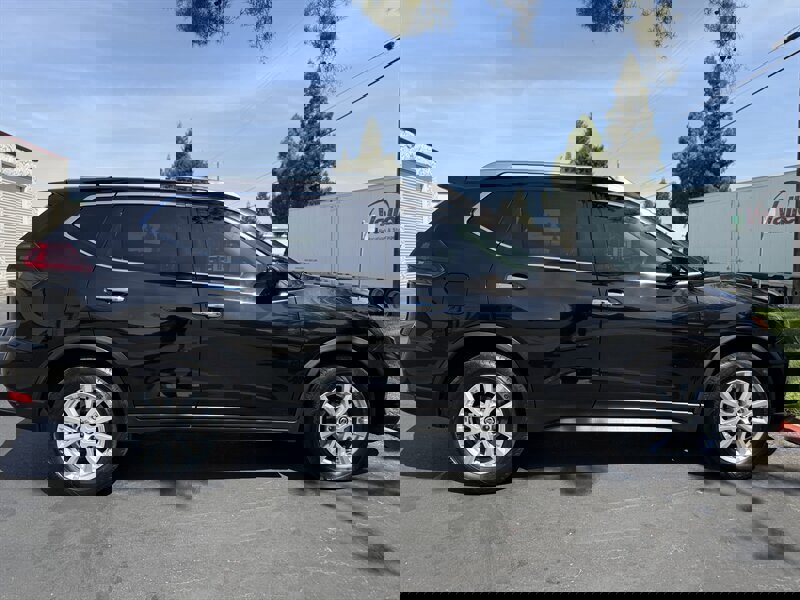 Used 2019 Nissan Rogue SV image 14
