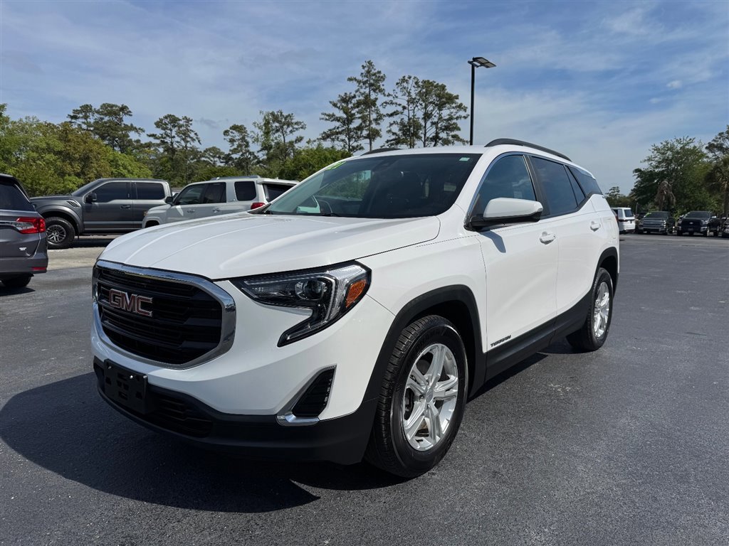 Used 2021 GMC Terrain SLE w/ Driver Convenience Package FWD image 4