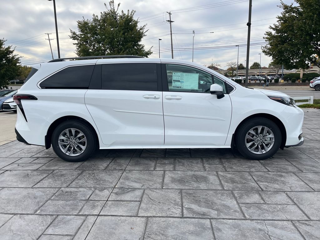 New 2025 Toyota Sienna LE image 6