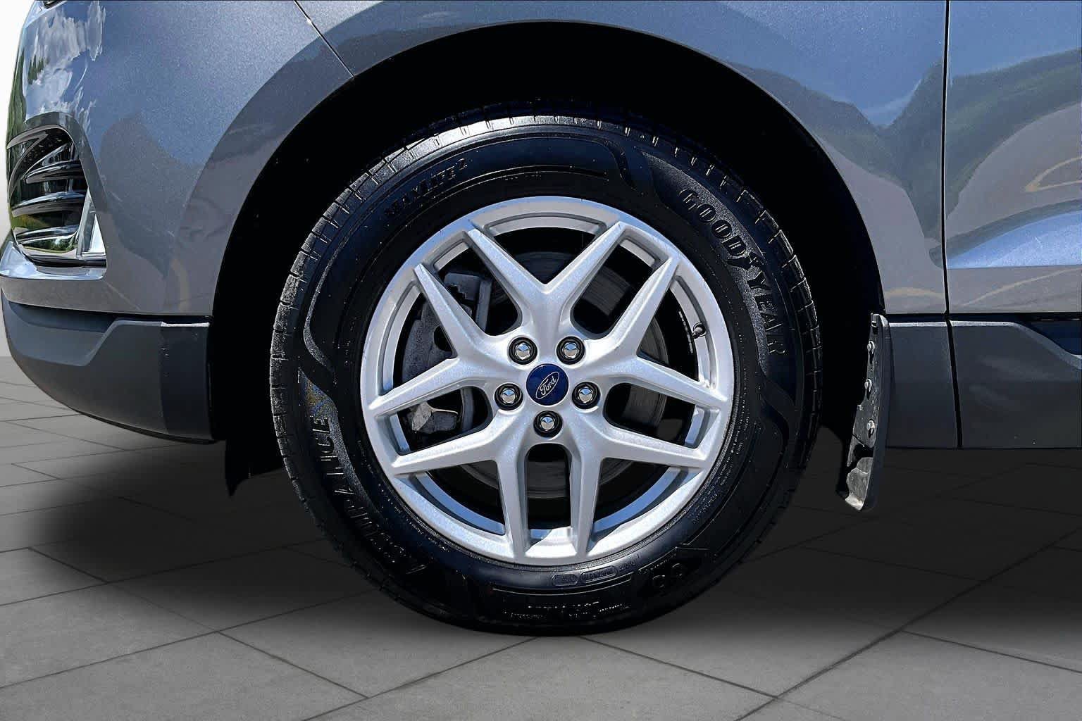 Used 2022 Ford Edge SEL w/ Convenience Package AWD/4WD image 11