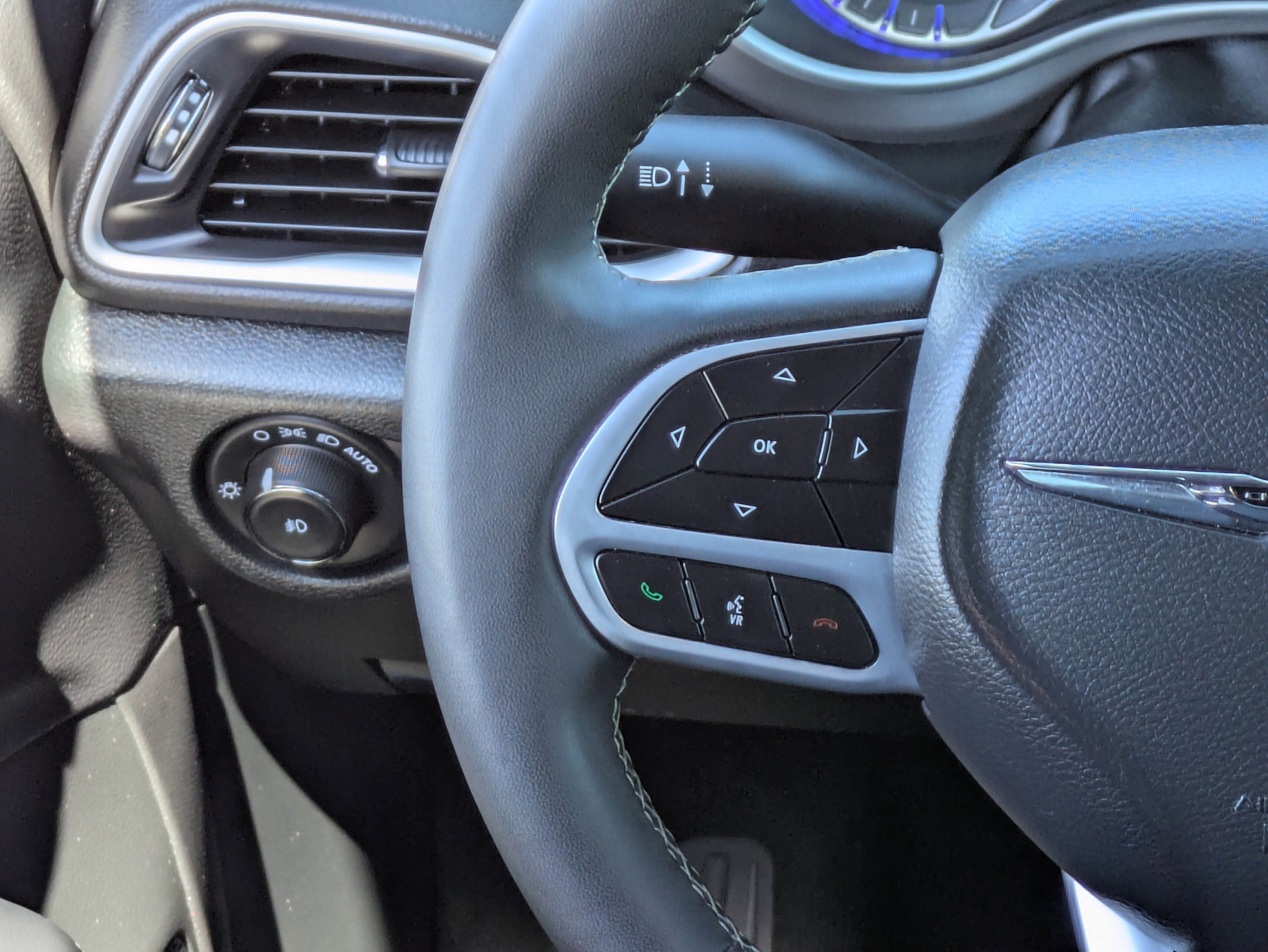 Used 2025 Chrysler Pacifica Select image 24