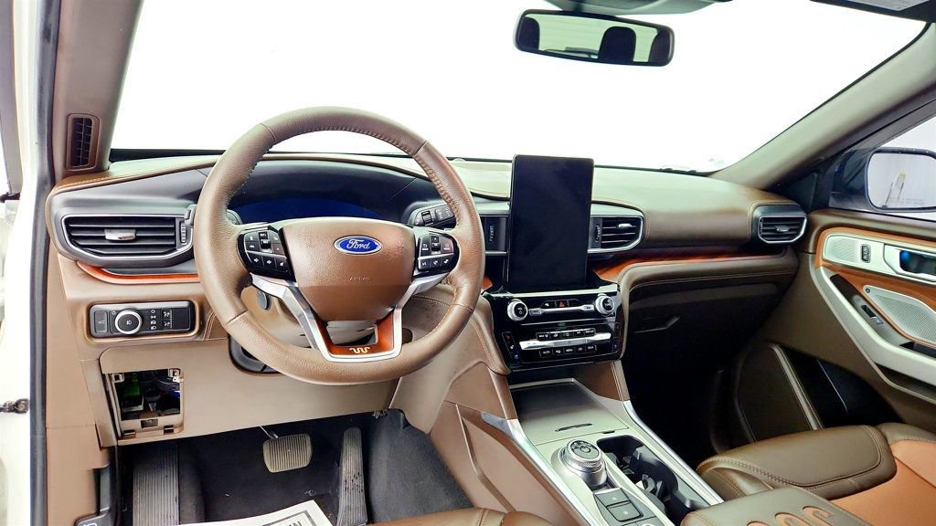 Used 2023 Ford Explorer King Ranch w/ Technology Package AWD/4WD image 13