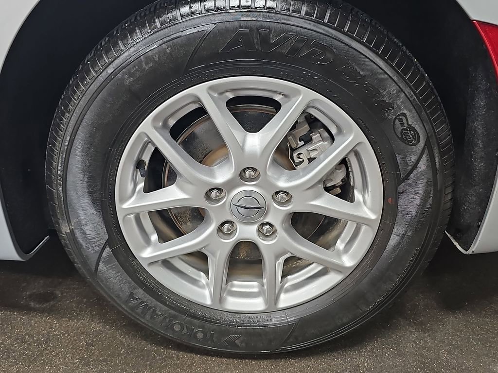 Used 2024 Chrysler Pacifica Touring-L image 31