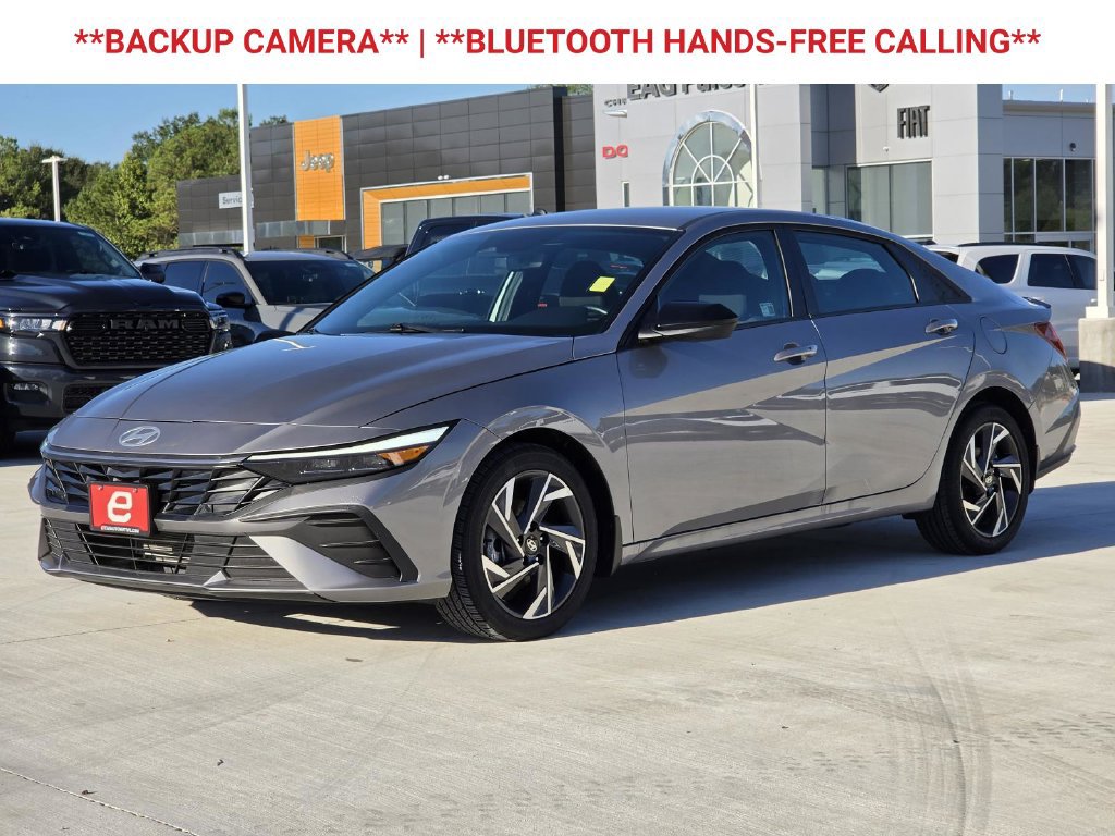 Used 2025 Hyundai Elantra Sport FWD image 3