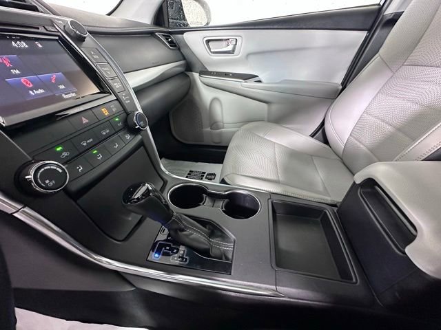 Used 2016 Toyota Camry SE w/ Moonroof Package FWD image 28