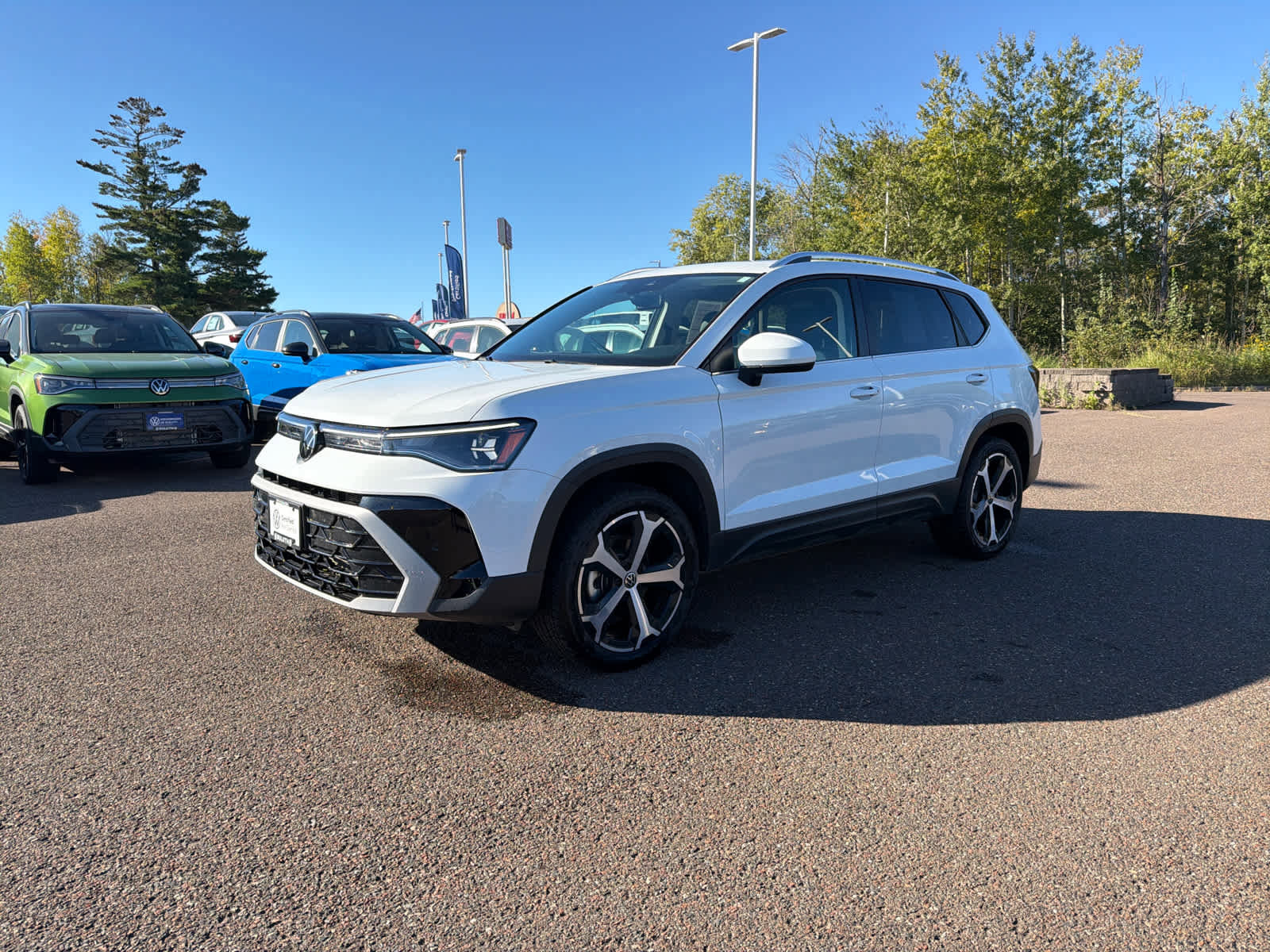 Certified 2025 Volkswagen Taos SEL image 1