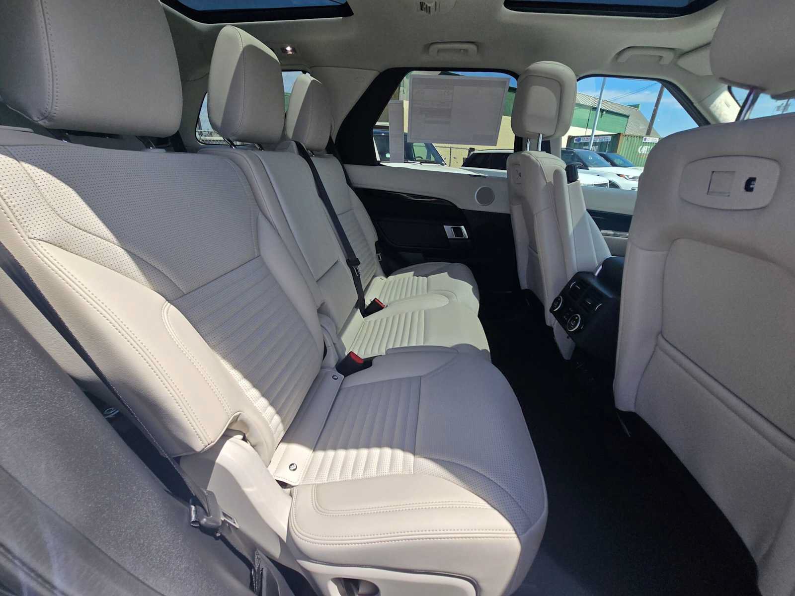 New 2026 Land Rover Discovery S AWD/4WD image 12