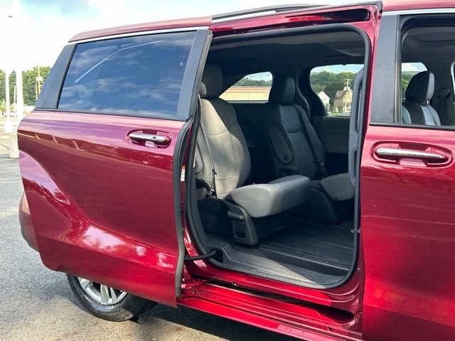 Used 2022 Toyota Sienna XLE w/ XLE Plus Package AWD/4WD image 47