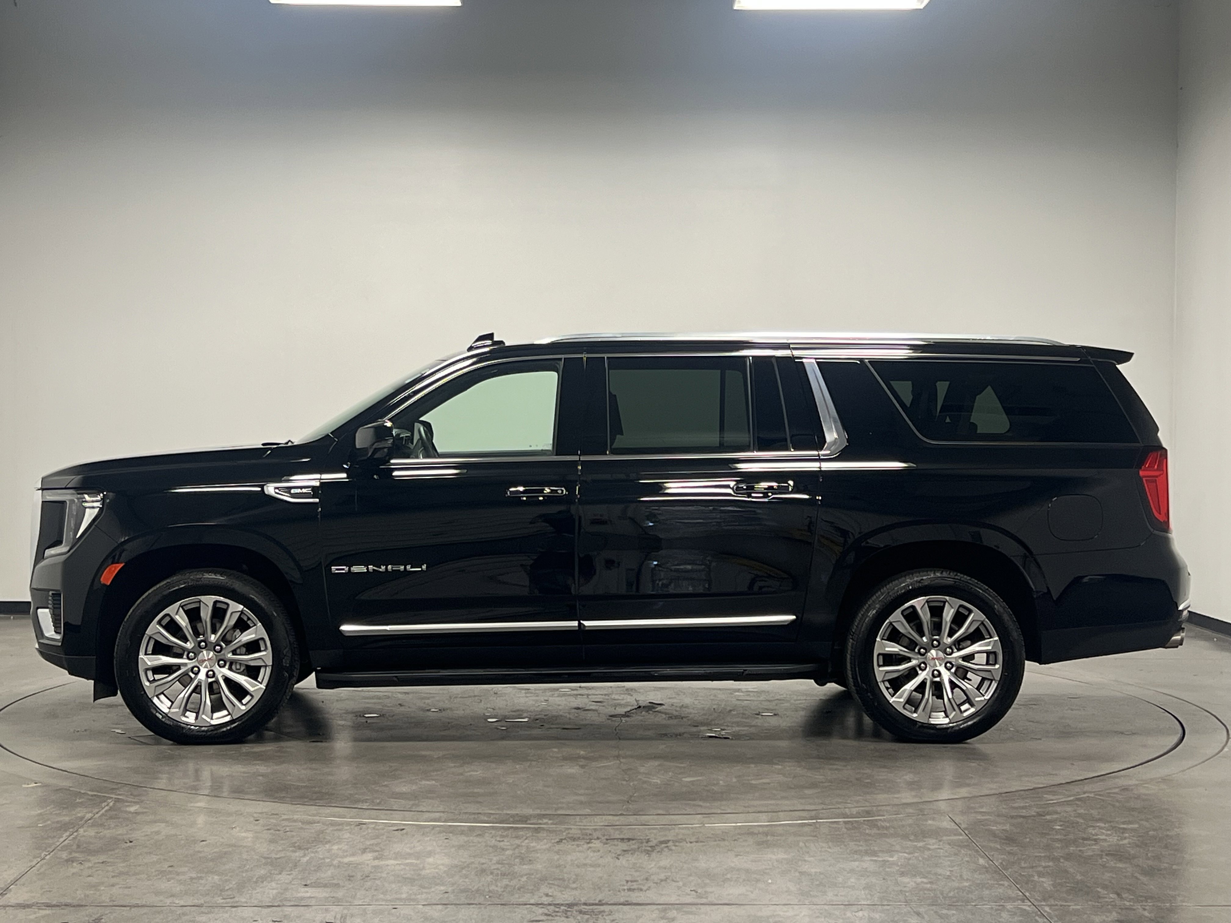 Used 2024 GMC Yukon XL Denali image 5