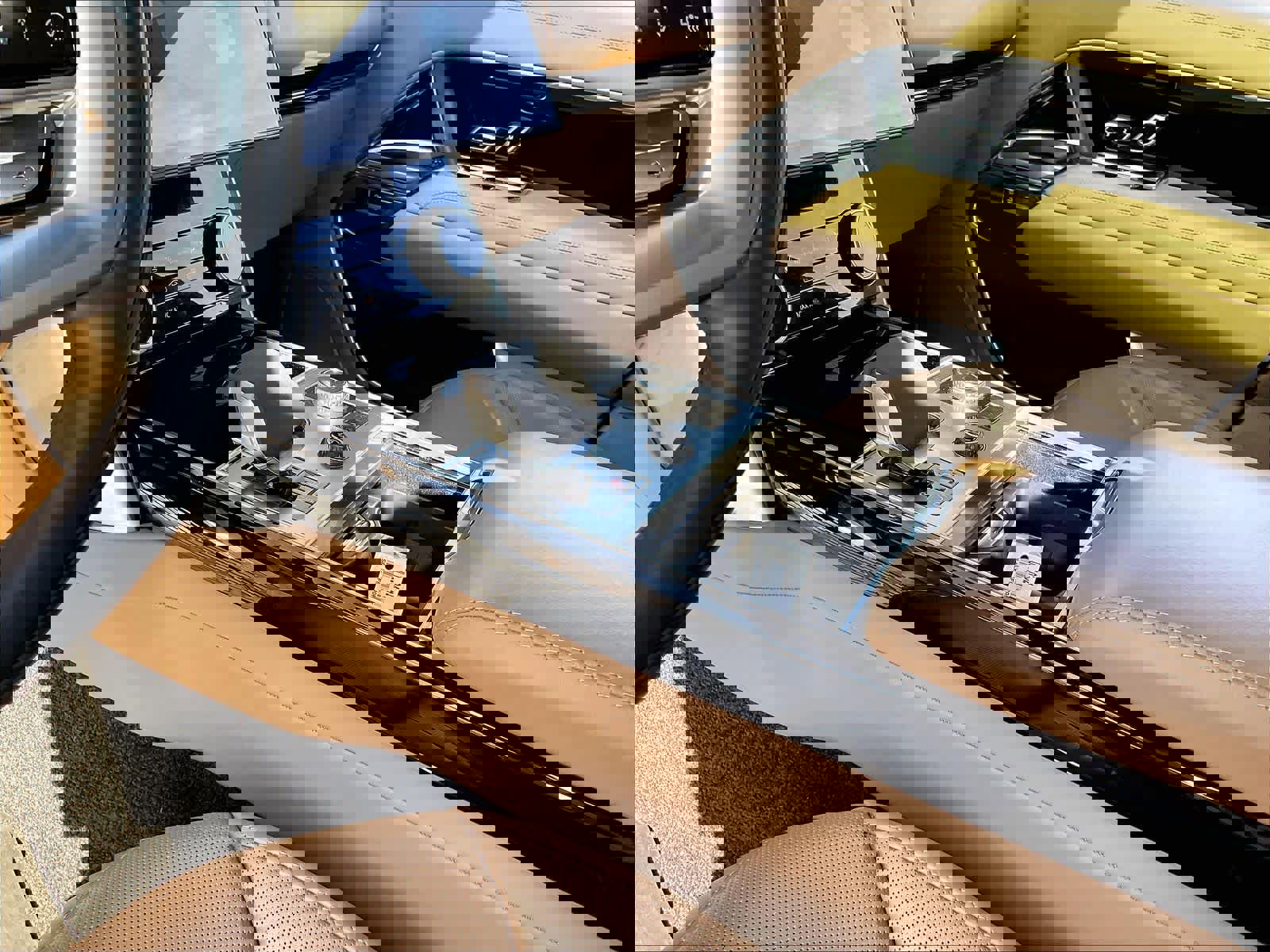 Used 2023 Land Rover Range Rover Long Wheelbase SE image 19