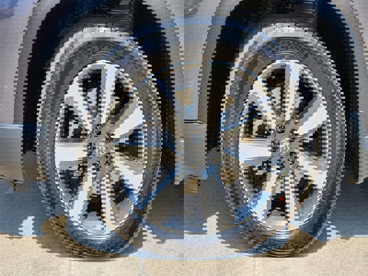 New 2025 Honda Pilot Touring image 8