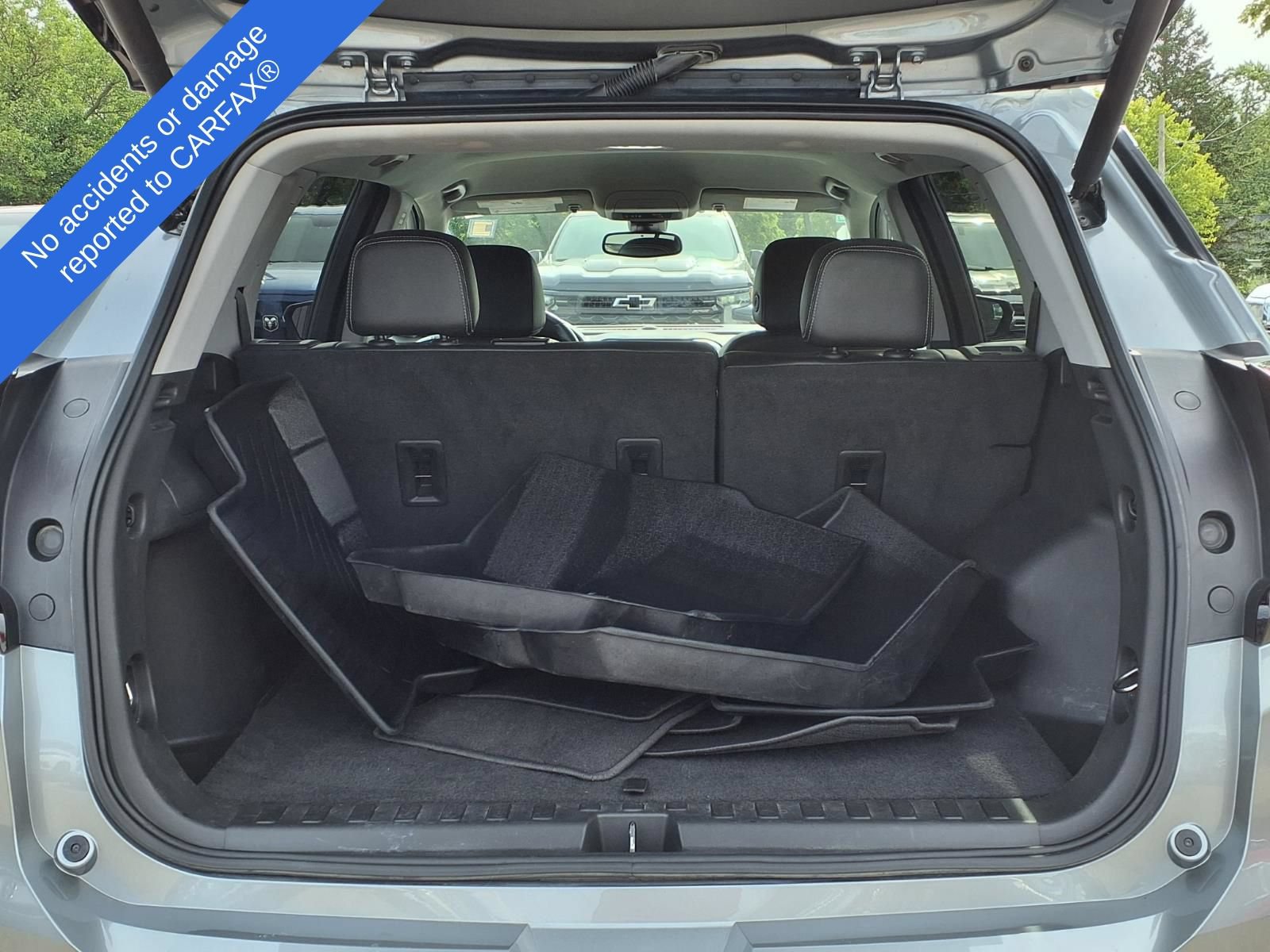 Used 2023 GMC Terrain SLT AWD/4WD image 12
