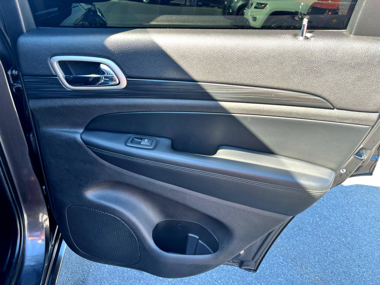 Used 2020 Jeep Grand Cherokee Altitude image 17