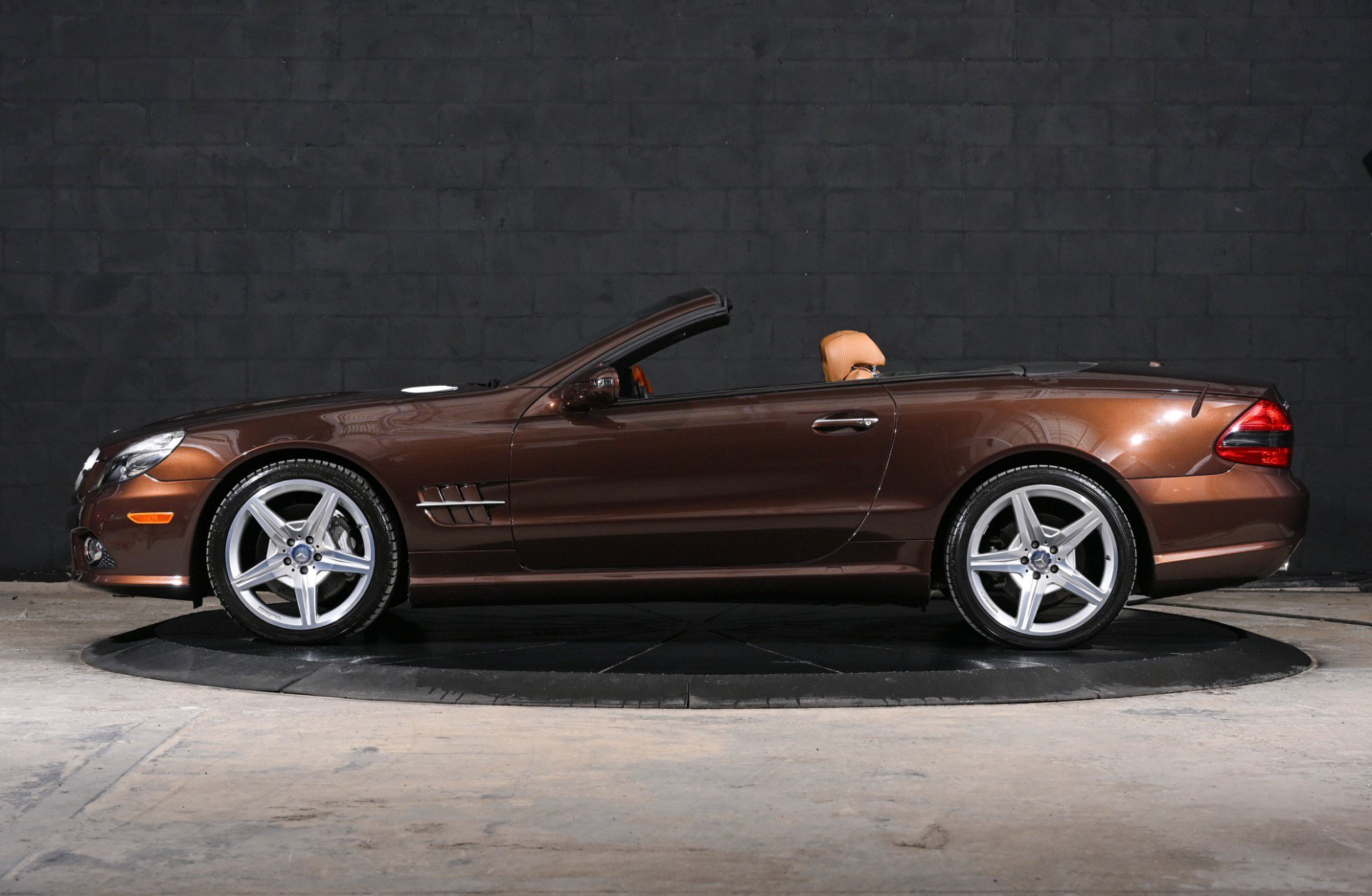Used 2012 Mercedes-Benz SL 550 image 8