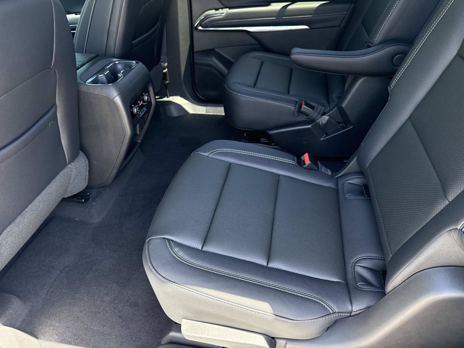 New 2026 Chevrolet Traverse LT w/ Midnight/Sport Edition FWD image 10