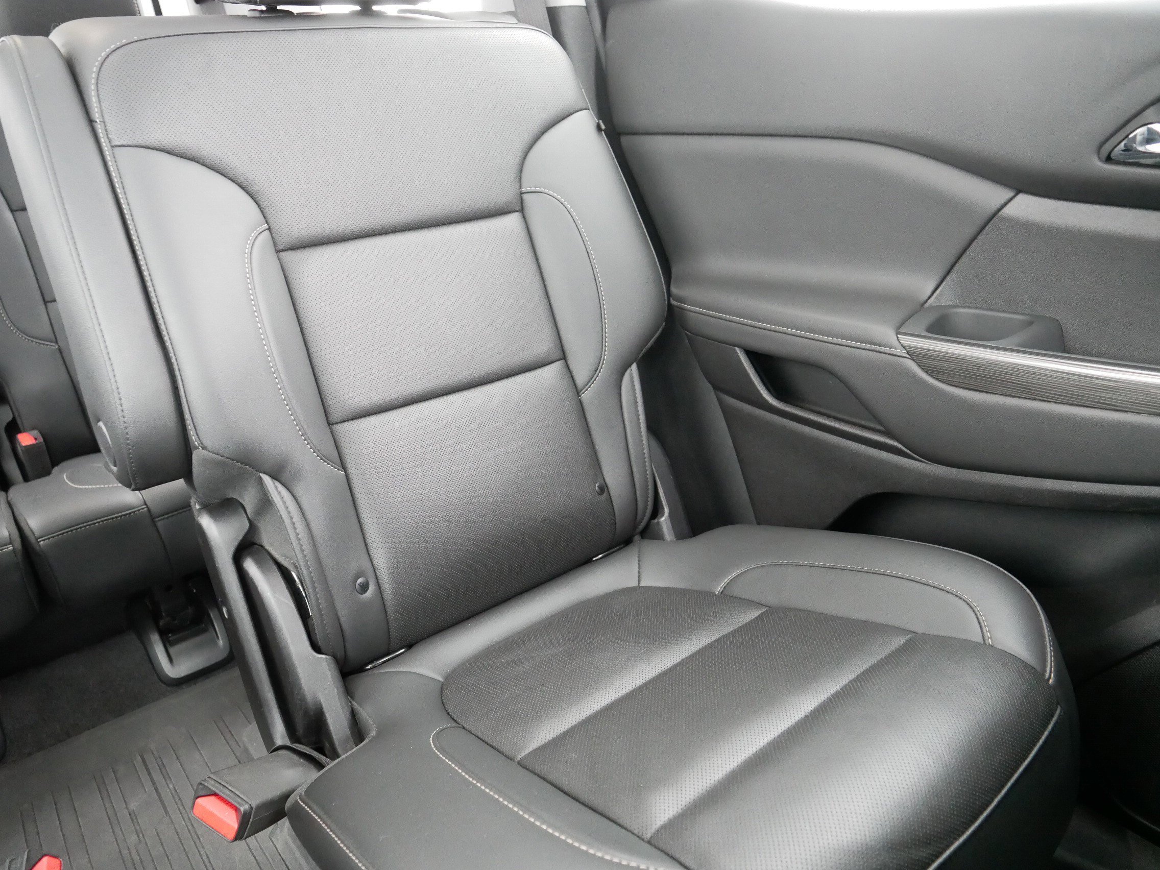 Used 2023 GMC Acadia SLT w/ Technology Package image 14