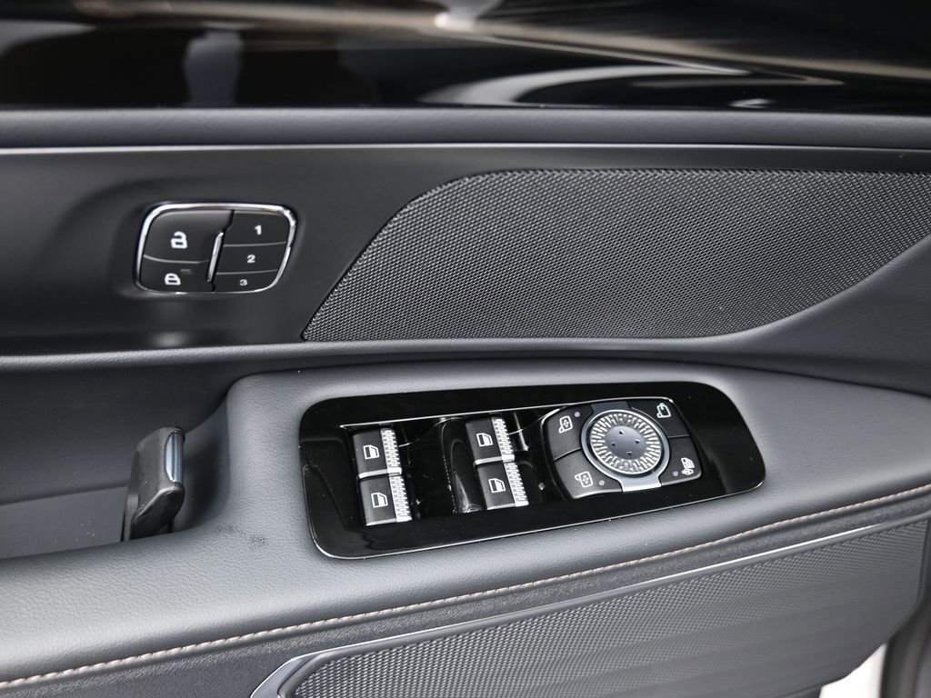 New 2026 Lincoln Nautilus Premier image 13