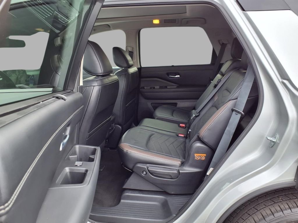 Certified 2022 Nissan Pathfinder Platinum w/ Cargo Package image 24