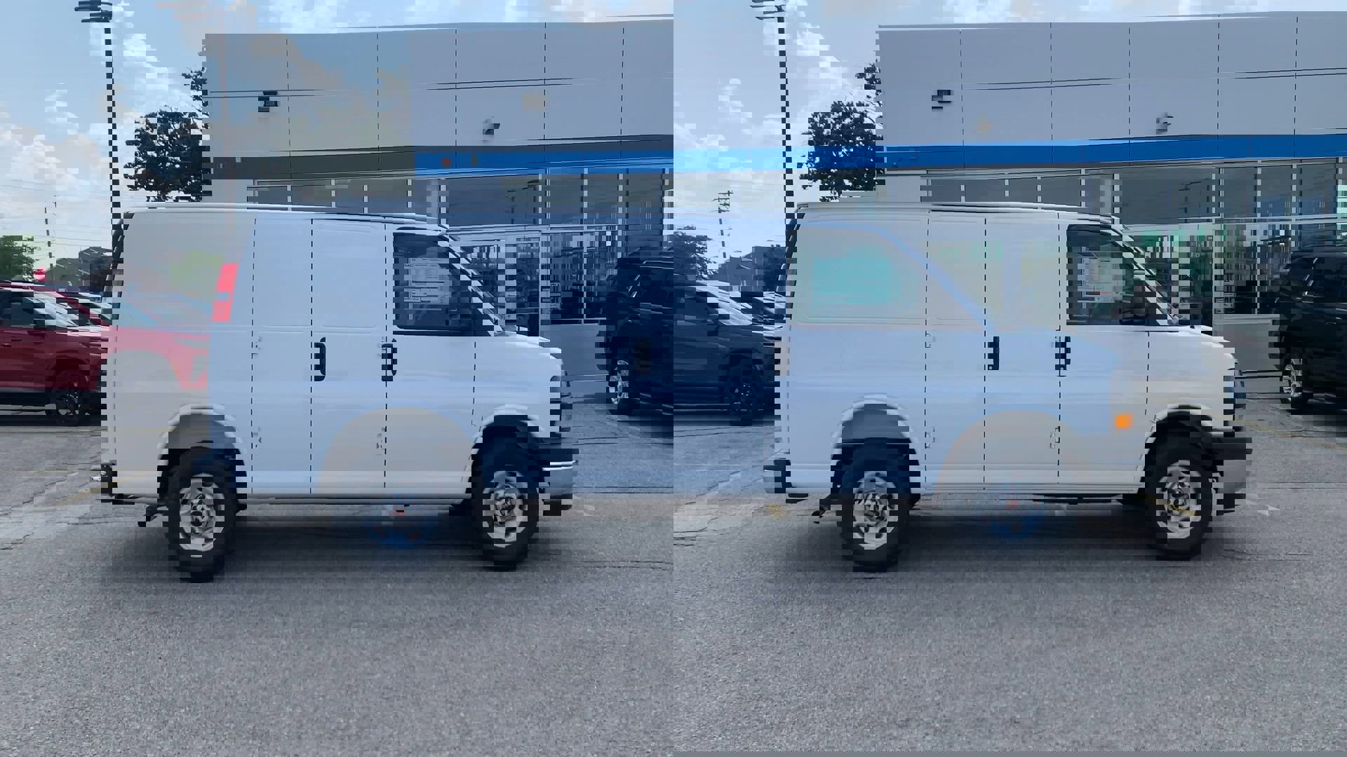 New 2025 GMC Savana 2500 w/ Driver Convenience Package image 33