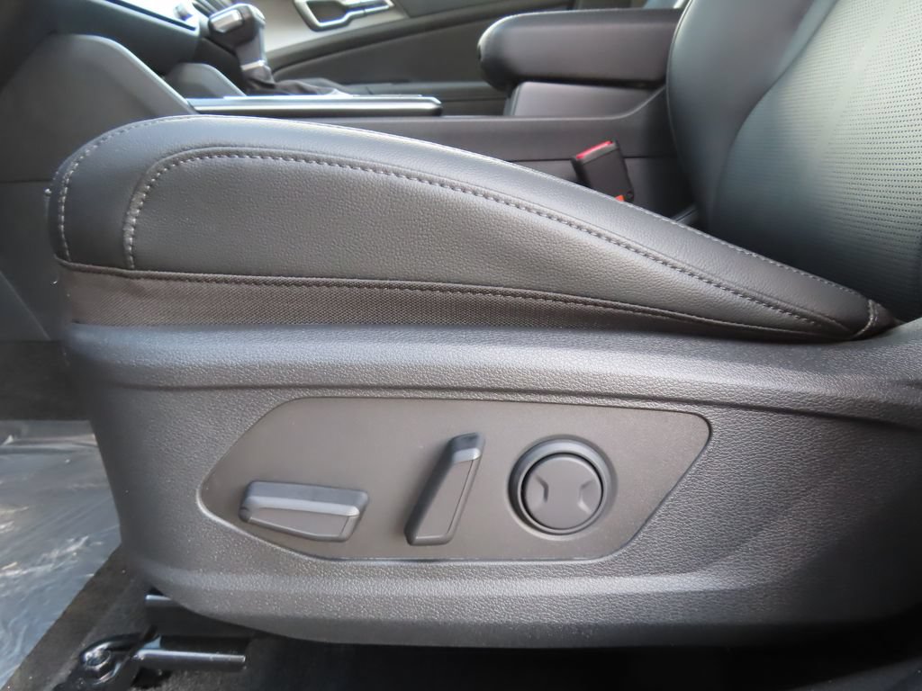 New 2026 Kia Sportage EX w/ EX Panorama Roof Package FWD image 9