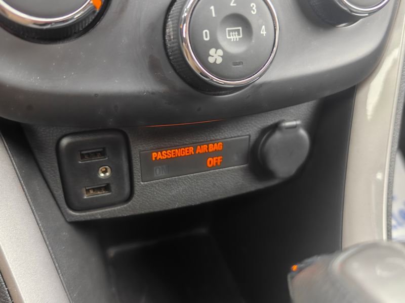 Used 2022 Chevrolet Trax LT w/ LT Convenience Package AWD/4WD image 31