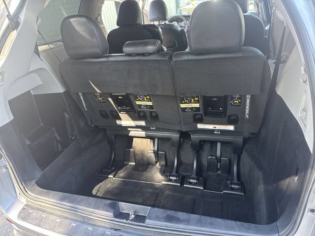 Used 2017 Toyota Sienna SE Premium FWD image 13