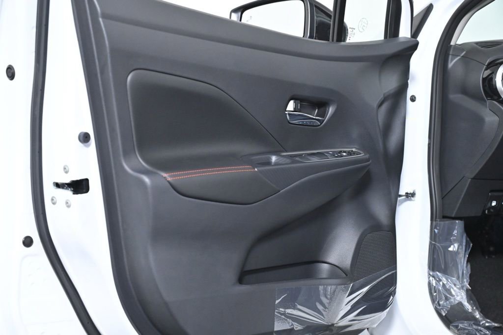 New 2025 Nissan Versa SR w/ Trunk Package FWD image 22