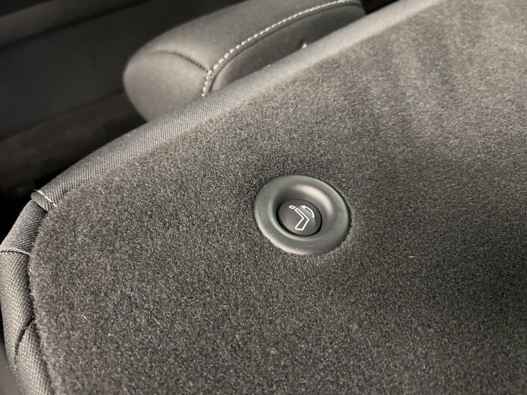 Used 2025 Nissan Pathfinder SV AWD/4WD image 30