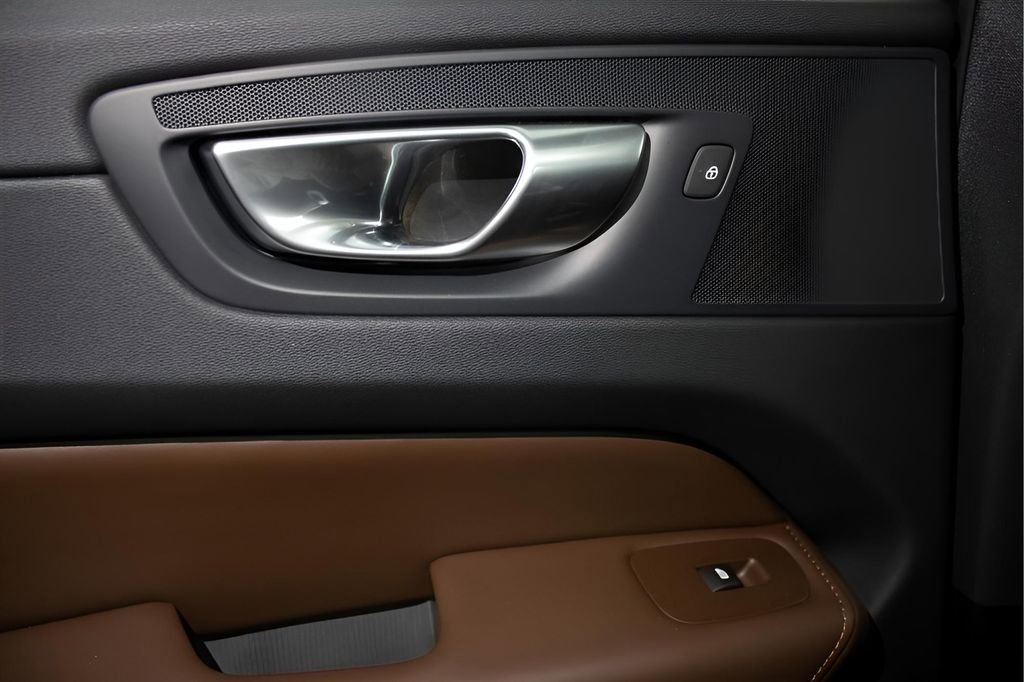 New 2024 Volvo XC60 T8 Plus w/ Protection Package Premier image 31
