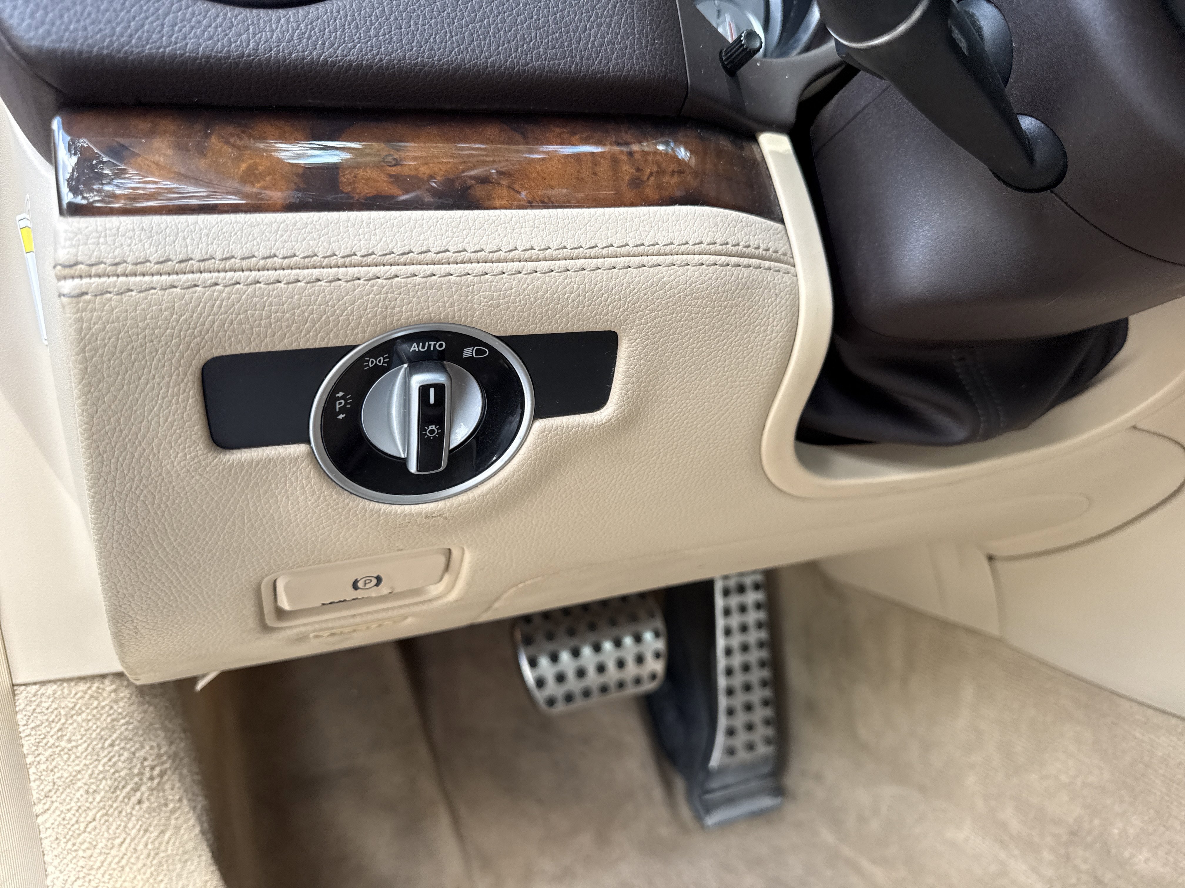 Used 2013 Mercedes-Benz SL 550 image 33