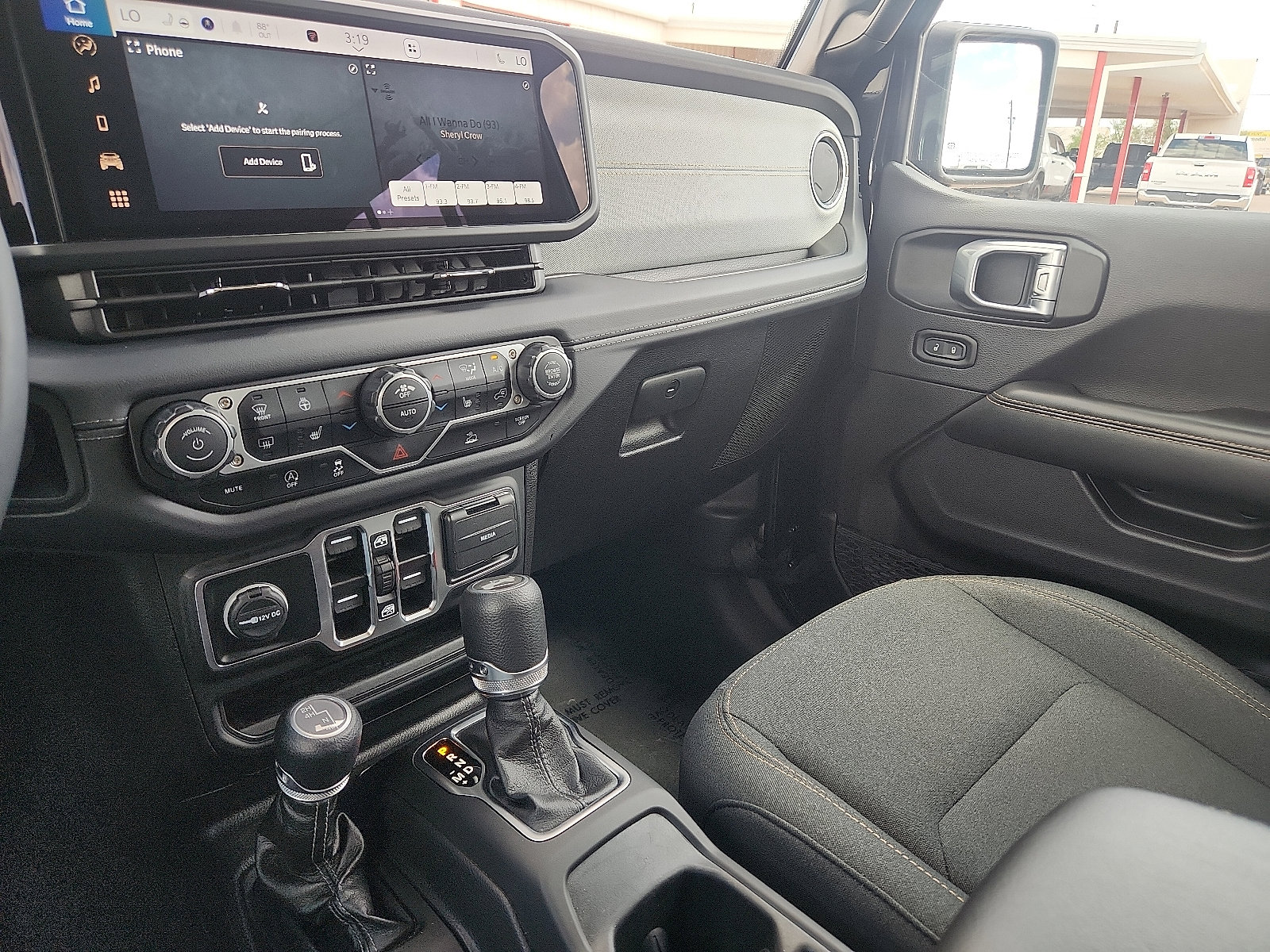 Used 2025 Jeep Wrangler Unlimited Sahara AWD/4WD image 20