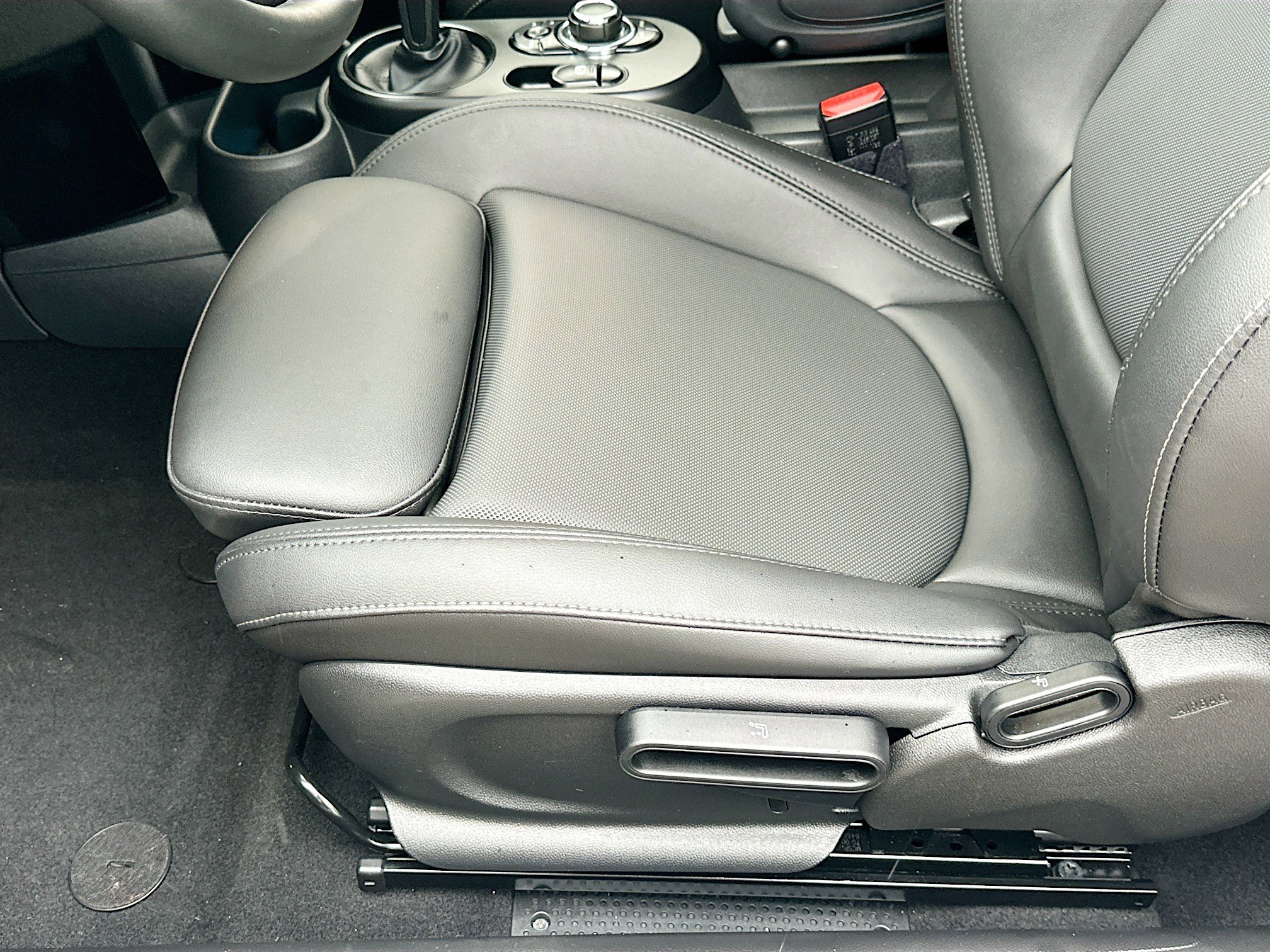 Certified 2024 MINI Cooper SE image 19