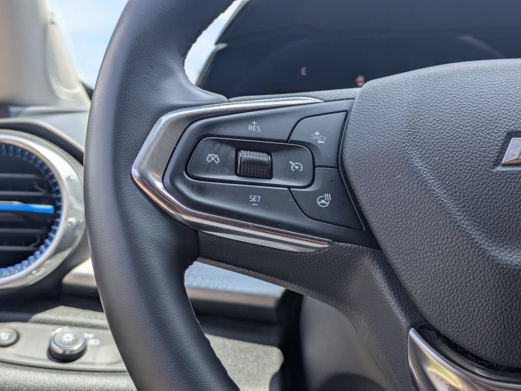 Used 2025 Chevrolet Trax LT w/ LT Convenience Package FWD image 22