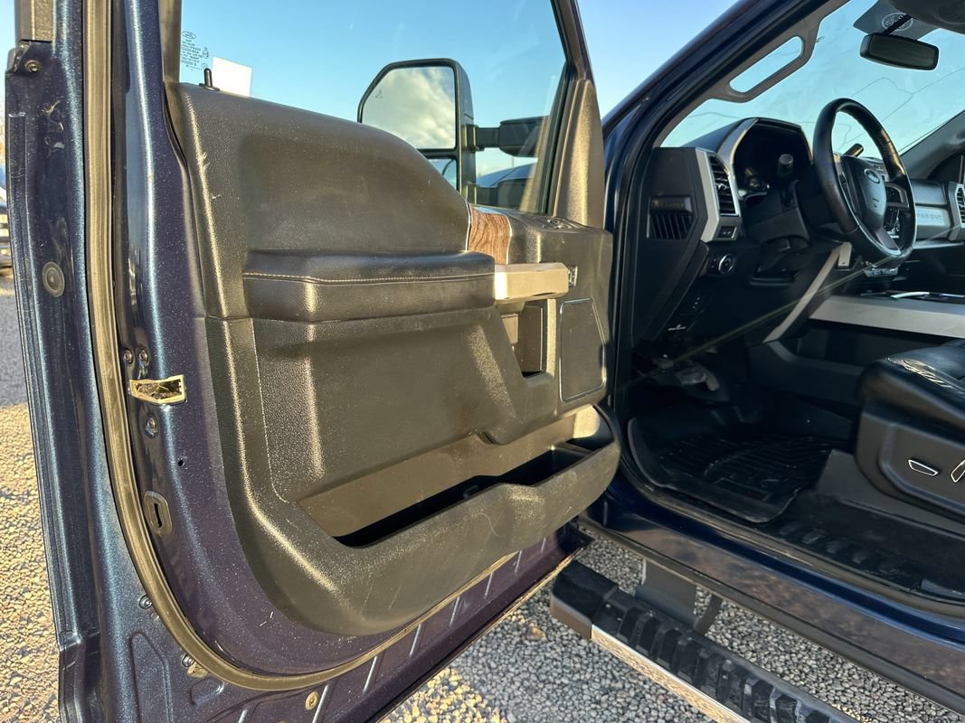Used 2018 Ford F250 Lariat w/ Lariat Value Package AWD/4WD image 32