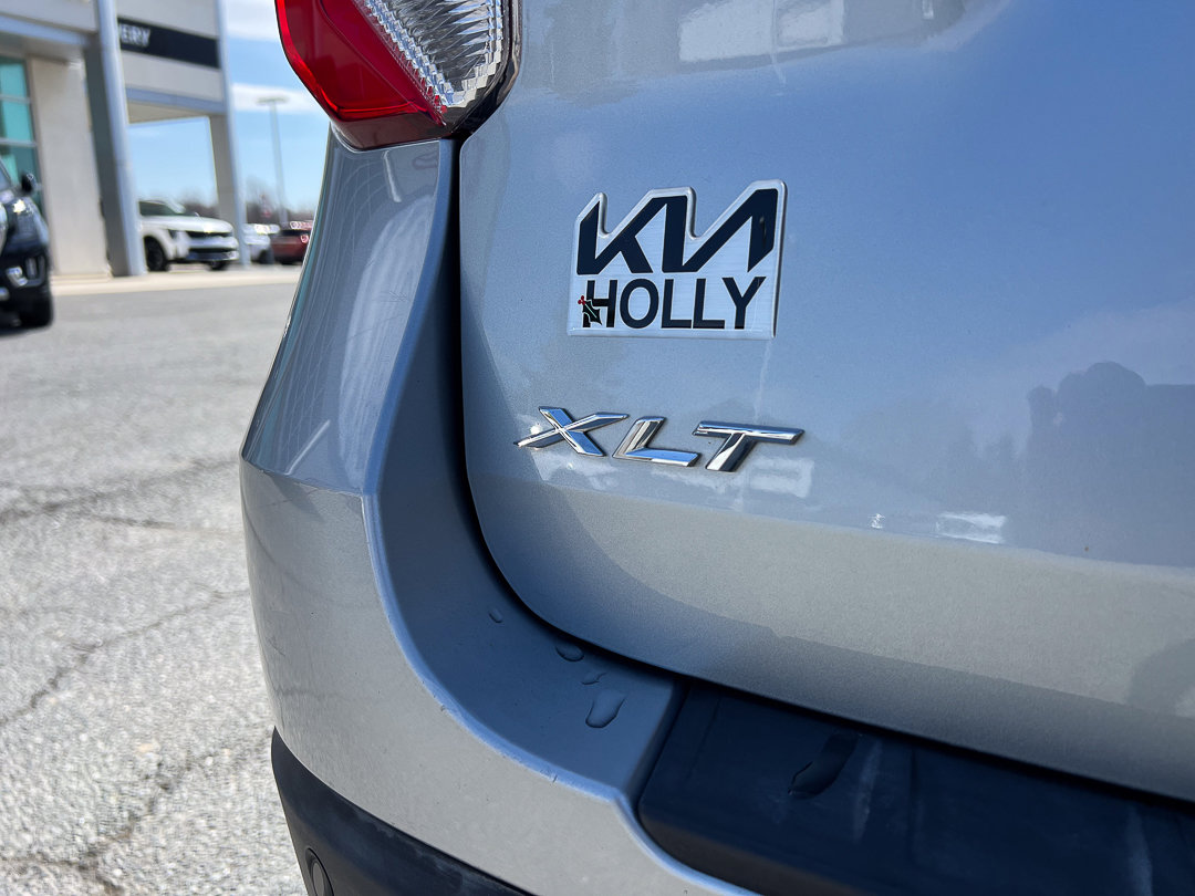 Used 2023 Ford Explorer XLT w/ Equipment Group 202A image 5