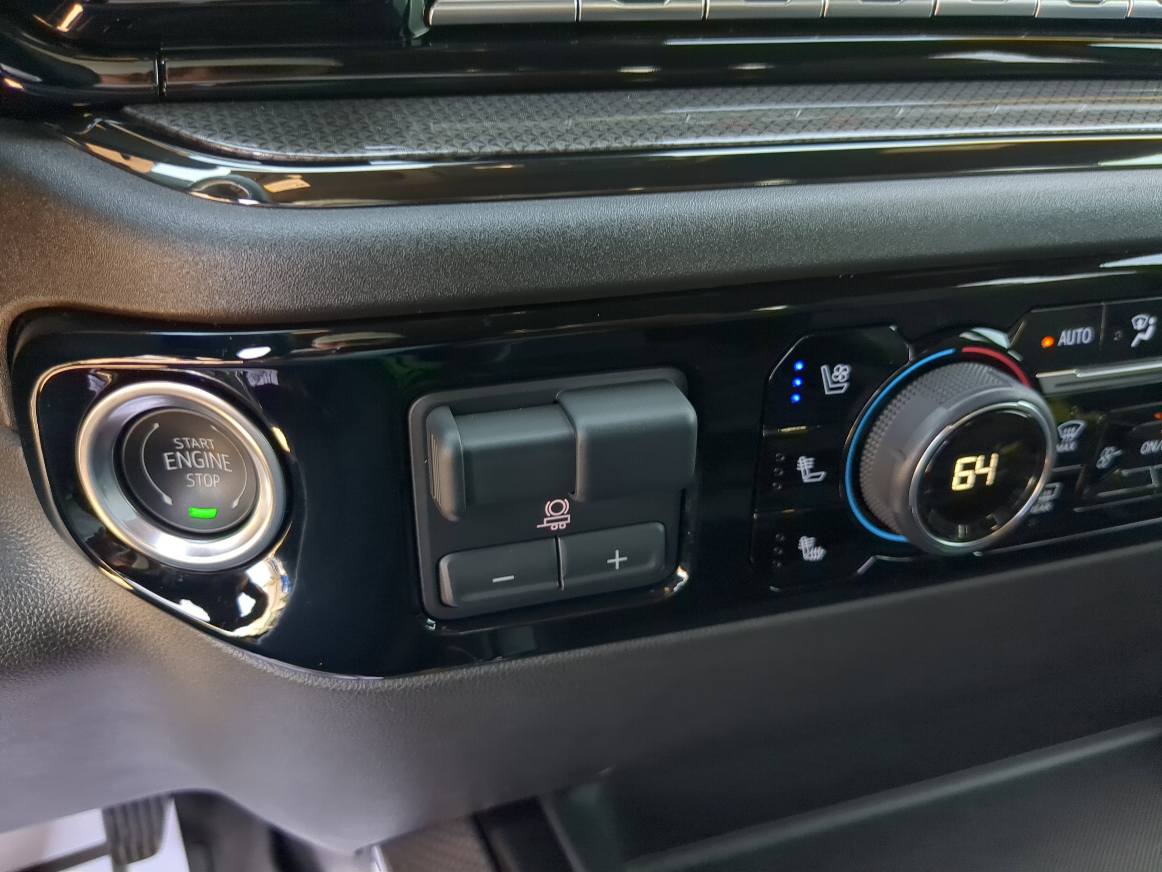 Used 2025 Chevrolet Silverado 2500 ZR2 w/ Technology Package image 28