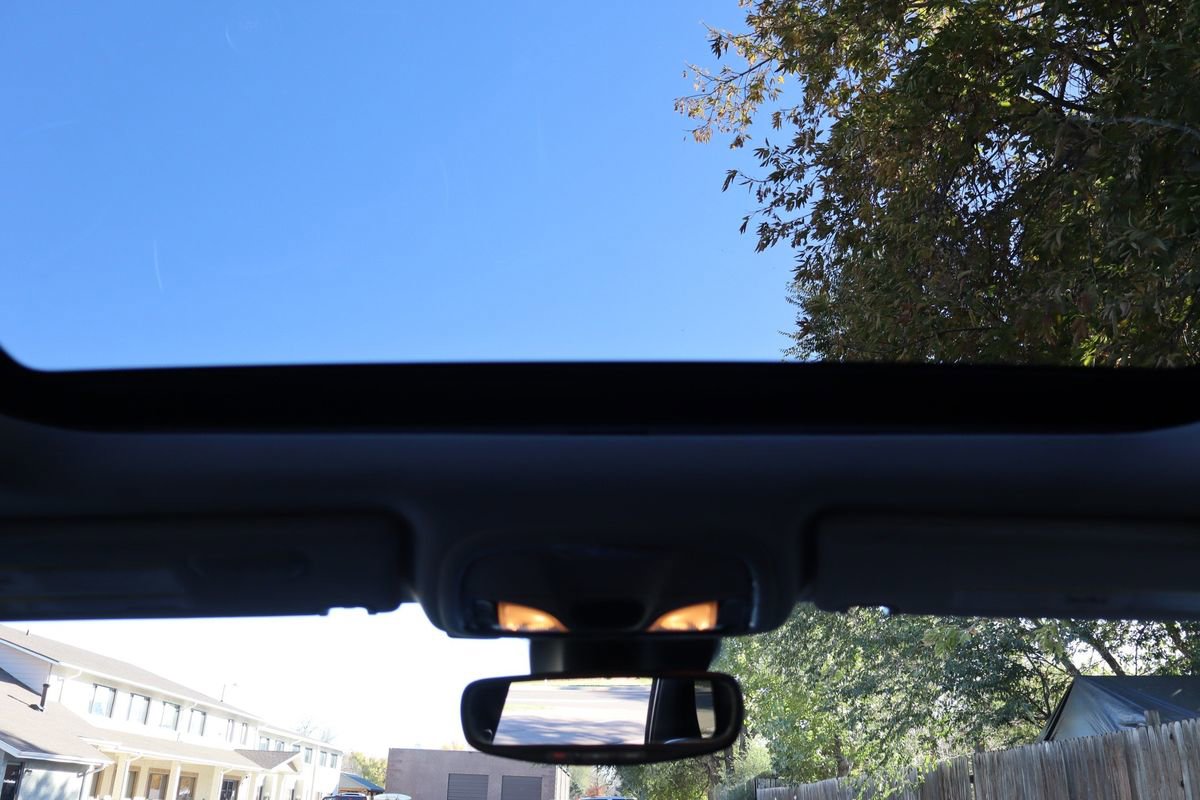 Used 2022 Jeep Cherokee Limited image 27