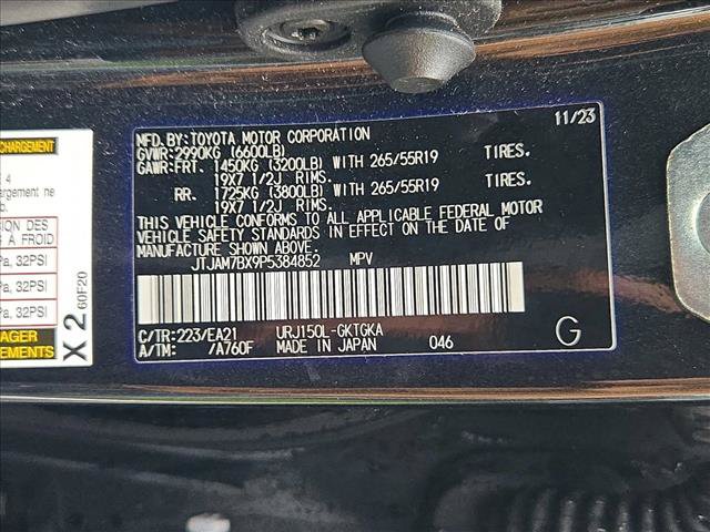 Used 2023 Lexus GX 460 Premium w/ Accessory Package AWD/4WD image 14