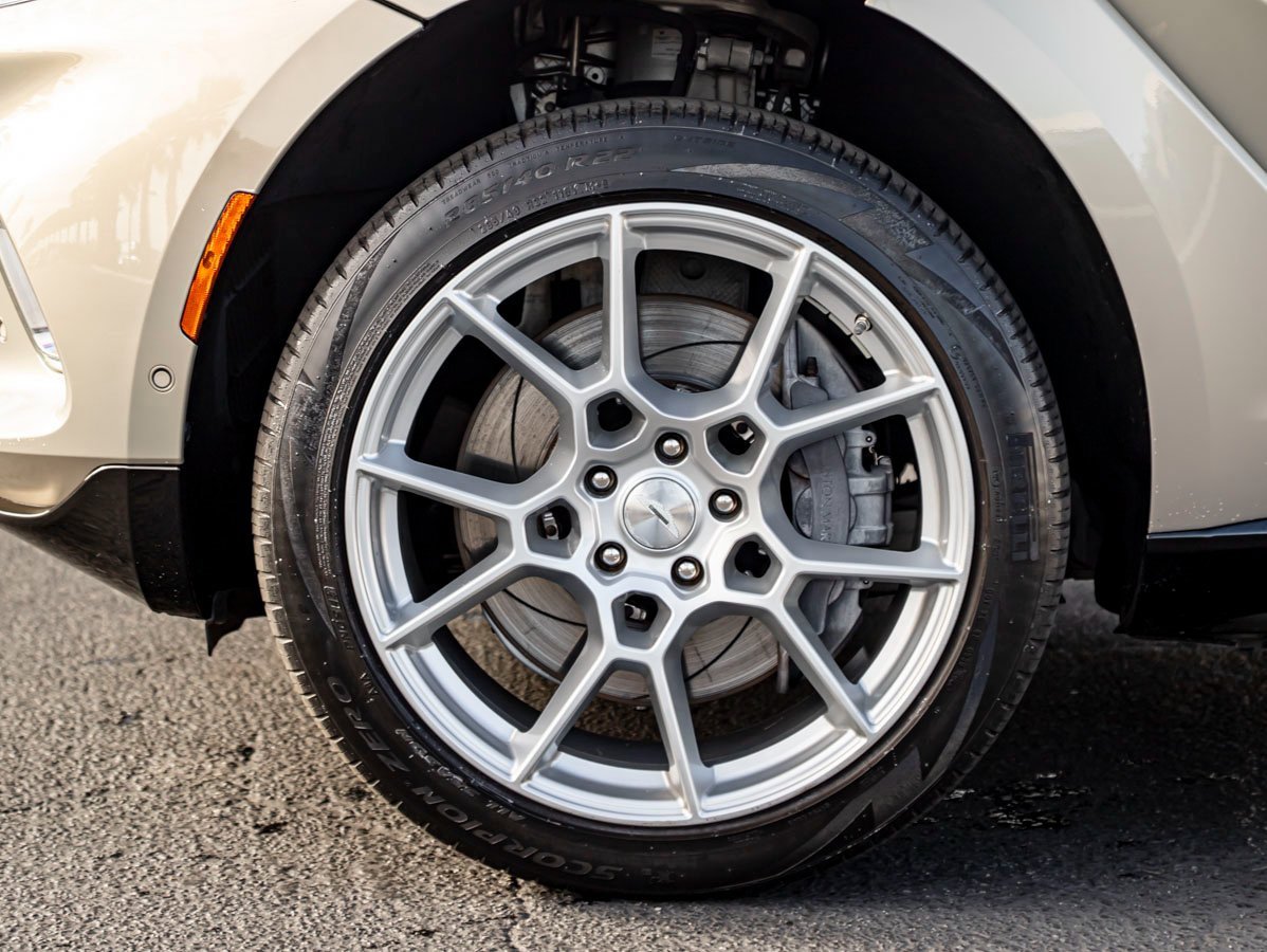 Used 2021 Aston Martin DBX image 4