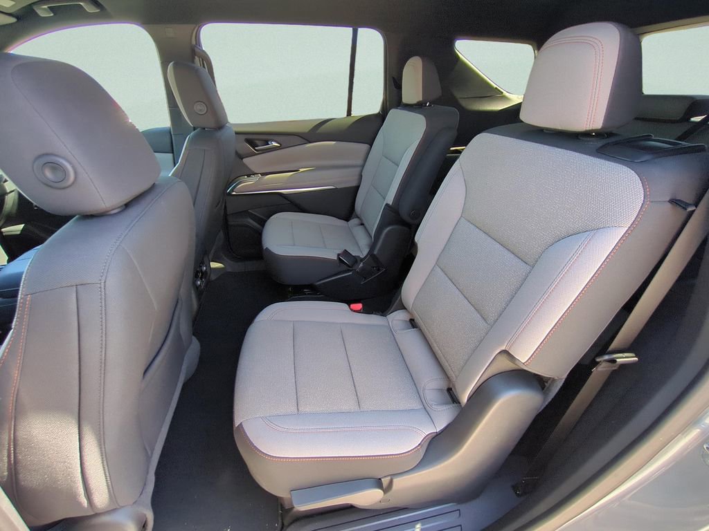 Used 2025 Chevrolet Traverse LT image 19