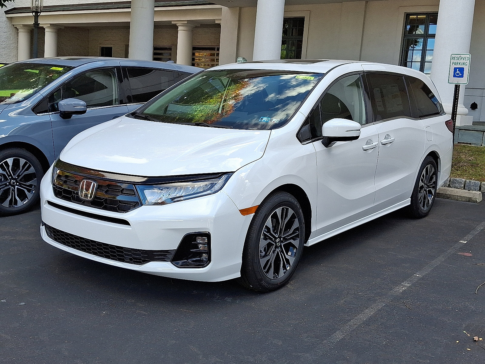 New 2026 Honda Odyssey Elite image 2