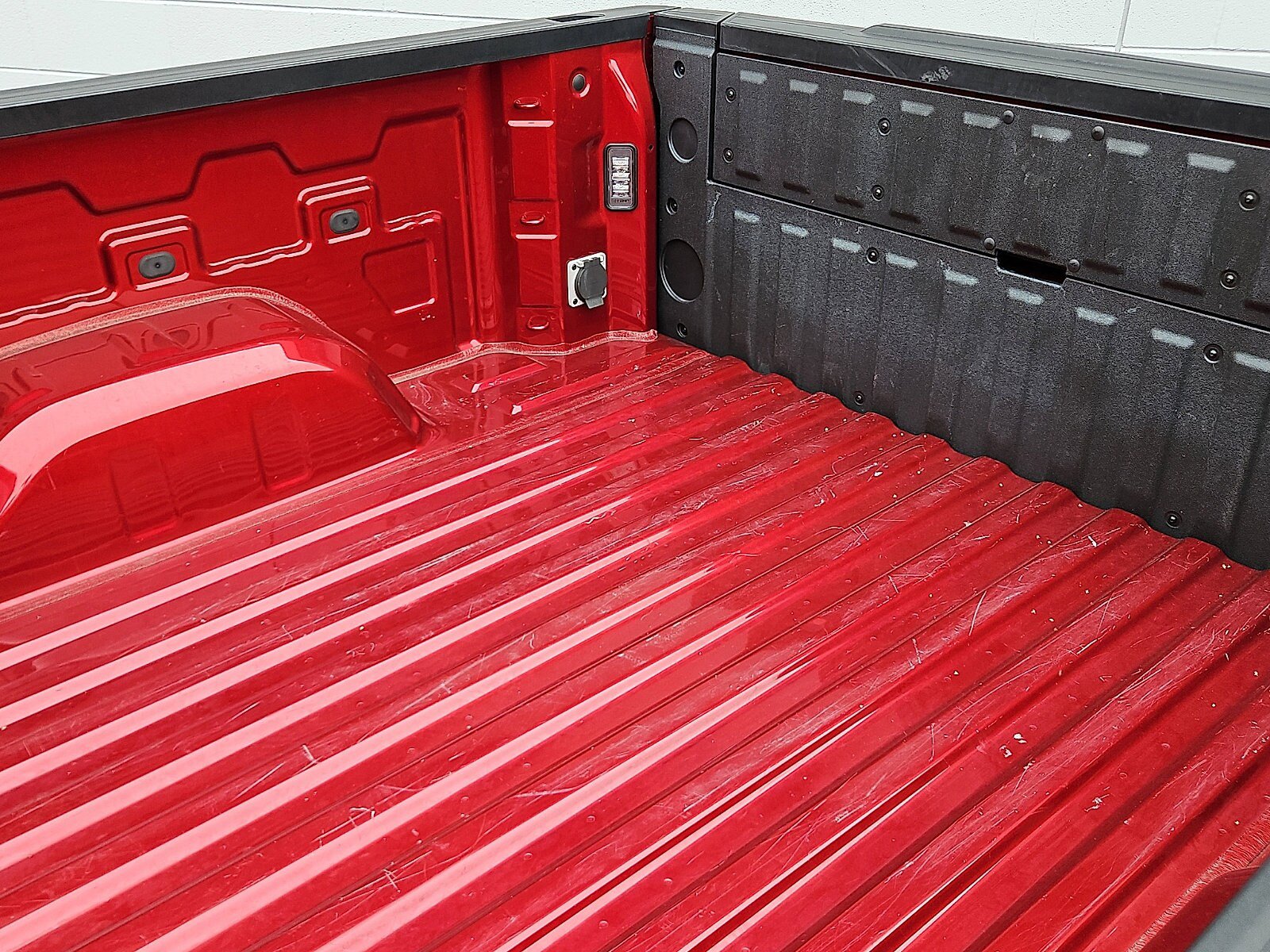 Used 2023 GMC Sierra 1500 SLT RWD image 8