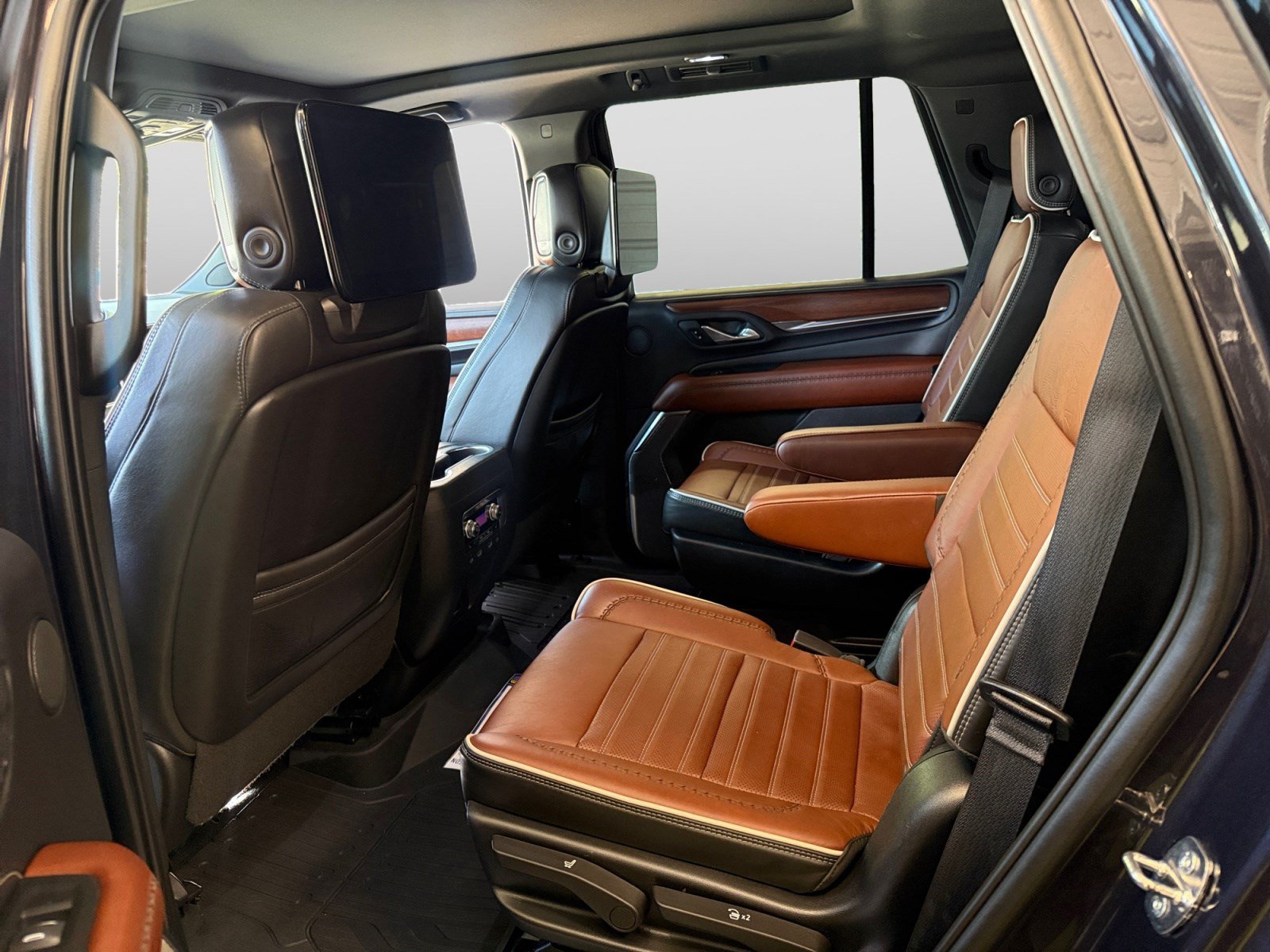Used 2023 GMC Yukon Denali Ultimate AWD/4WD image 18