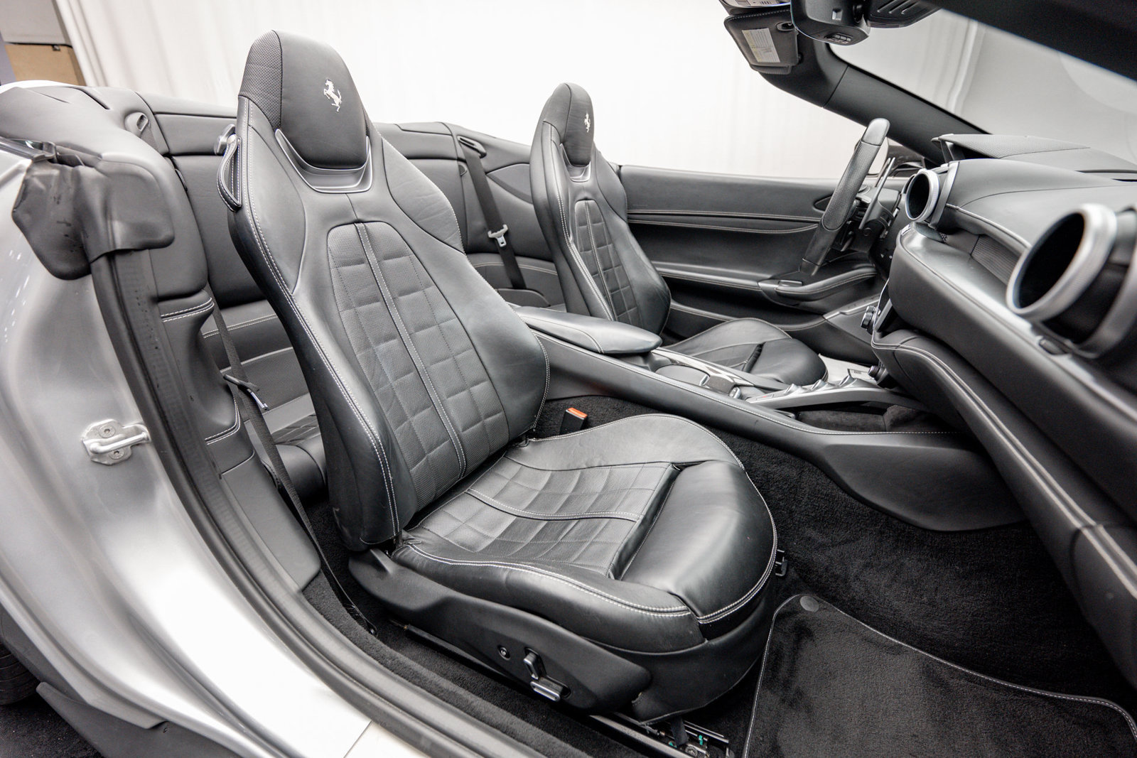 Used 2019 Ferrari Portofino RWD image 21