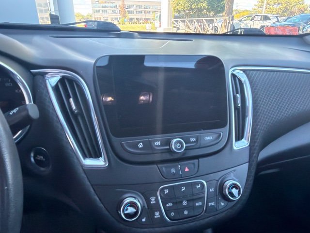 Used 2021 Chevrolet Malibu LT FWD image 6